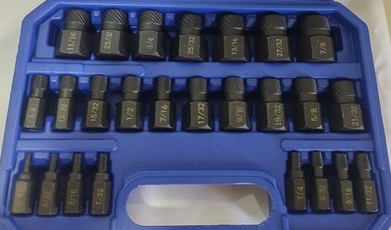 JUEGO DE EXTRACTORES DE TORNILLOS 25 PIEZAS